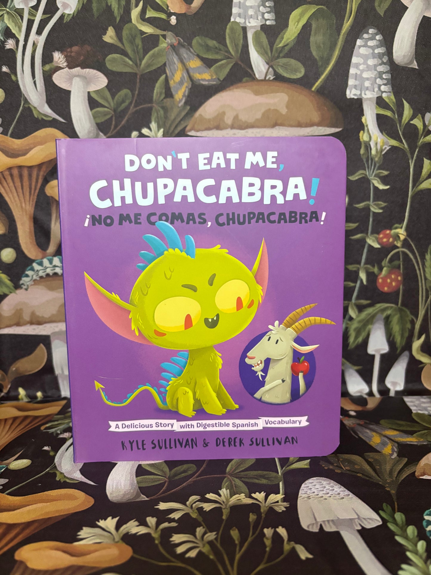 Don't Eat Me, Chupacabra! / ¡No Me Comas, Chupacabra!